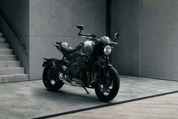 Schwarze Motorräder