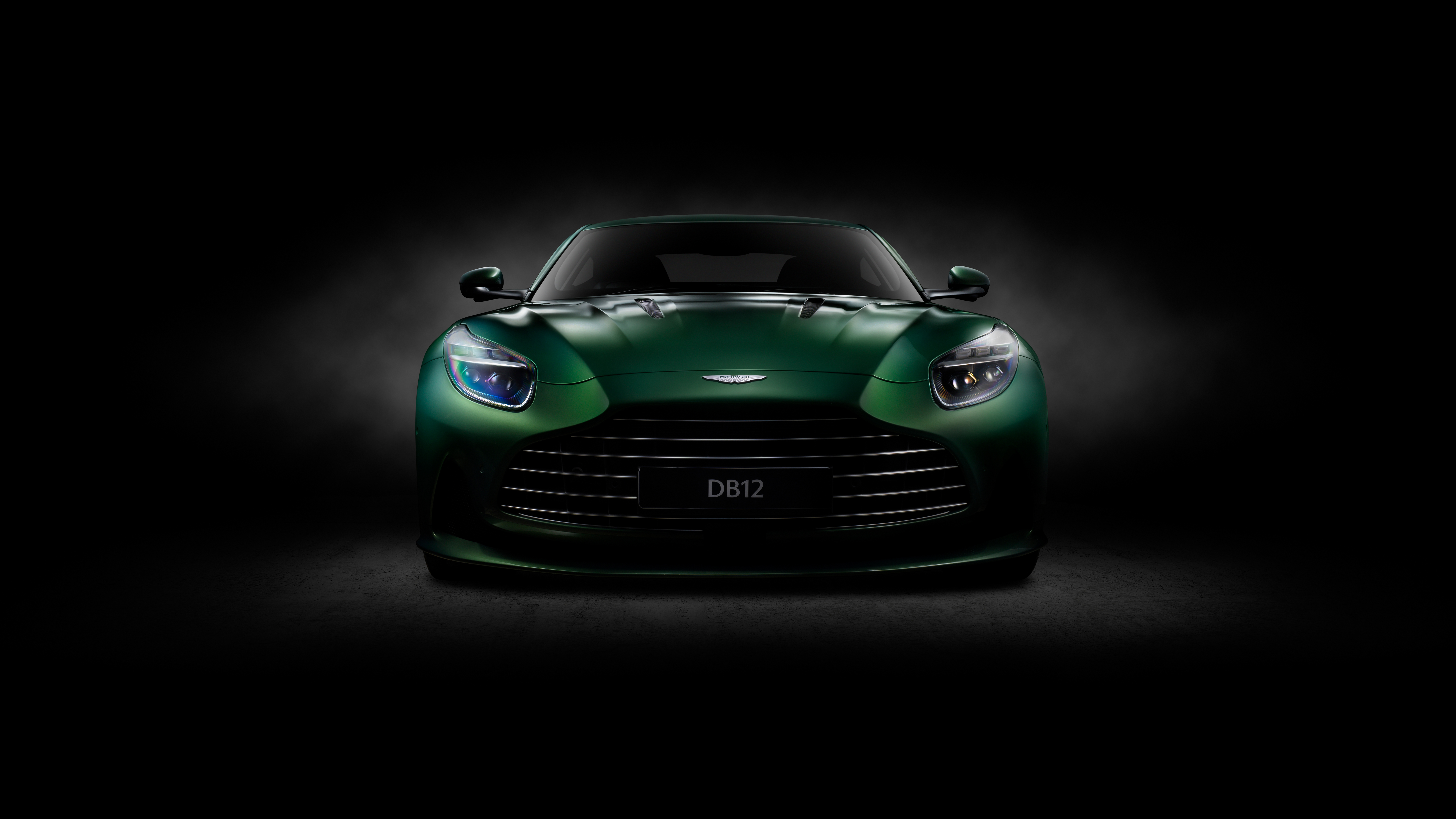 Aston Martin DB12, Dunkler Hintergrund, Sportwagen, 5K, 8K
