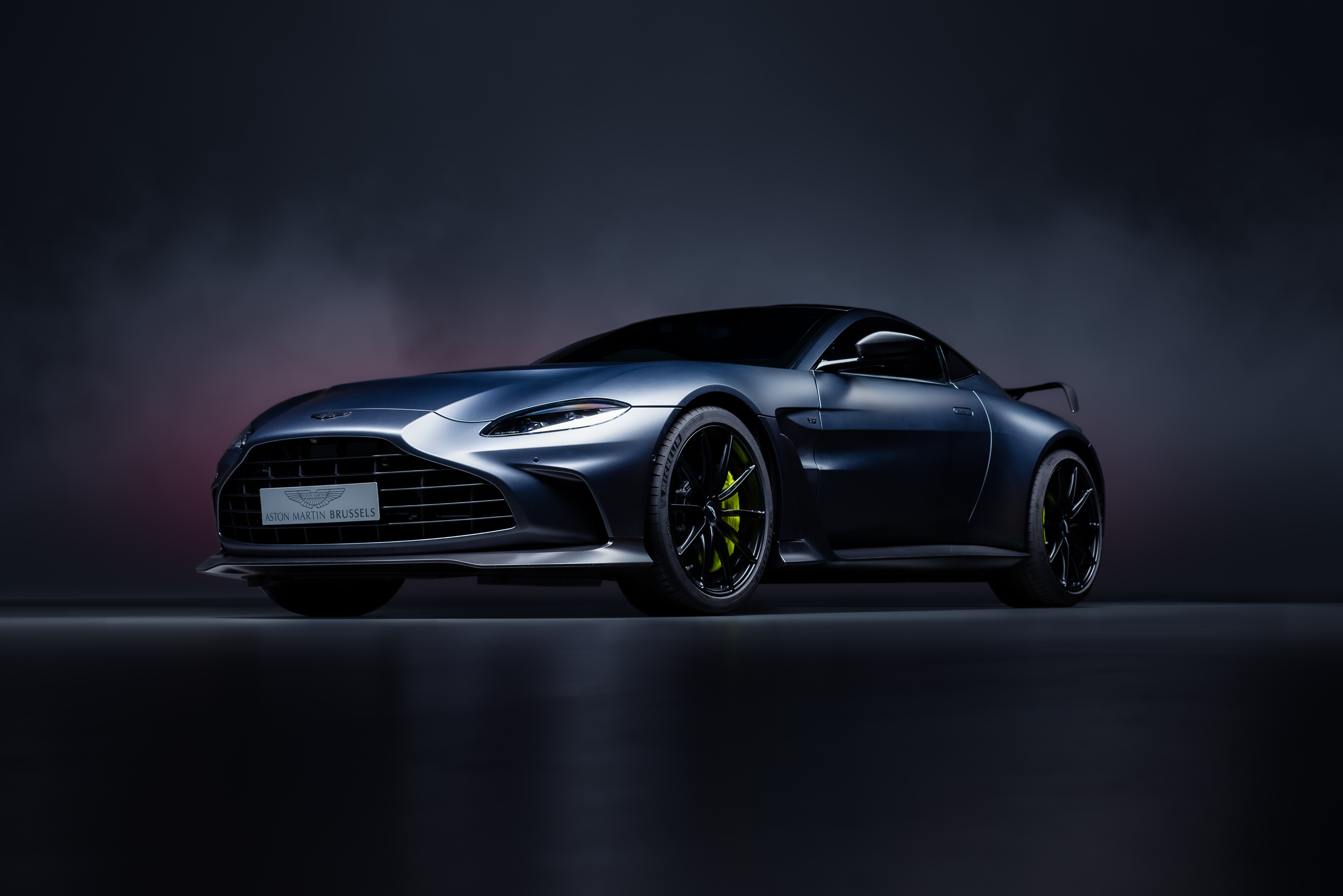 Aston Martin Vantage, Exot, Britisch, 5K, Dunkler Hintergrund