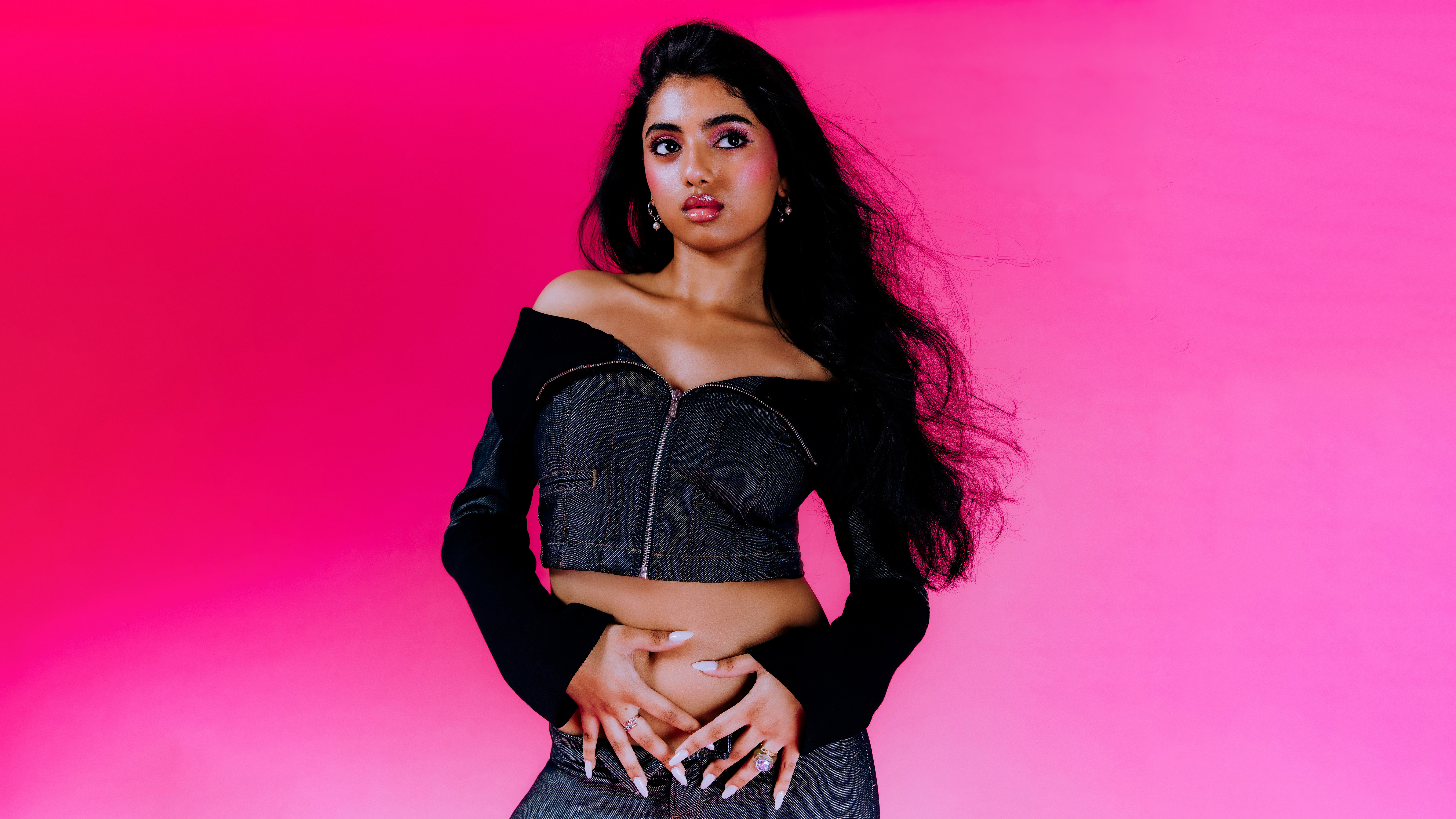 Avantika Vandanapu, rosa Hintergrund, 8K, Fotoshooting, 5K