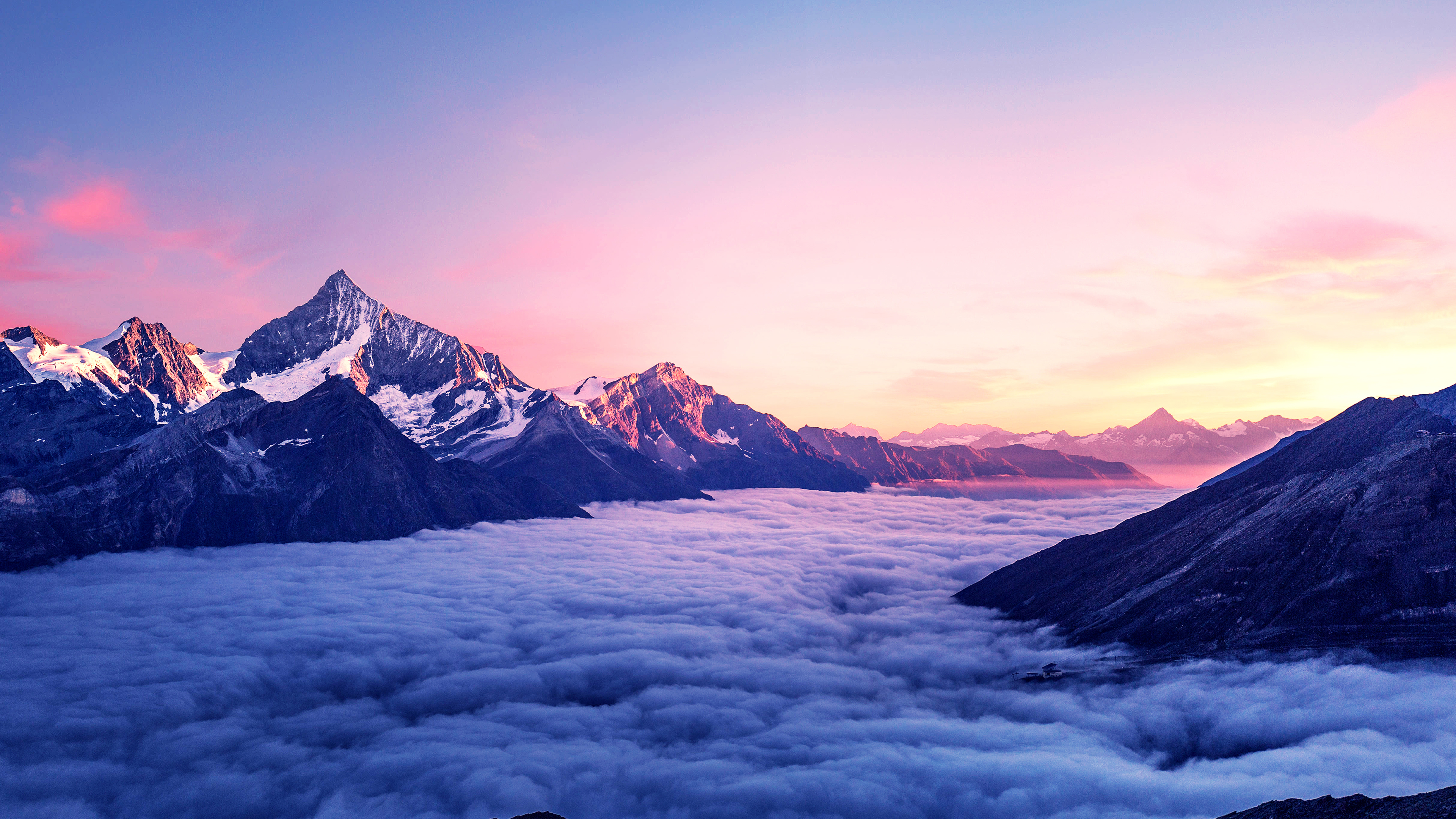 Berggipfel, über den Wolken, Sonnenaufgang