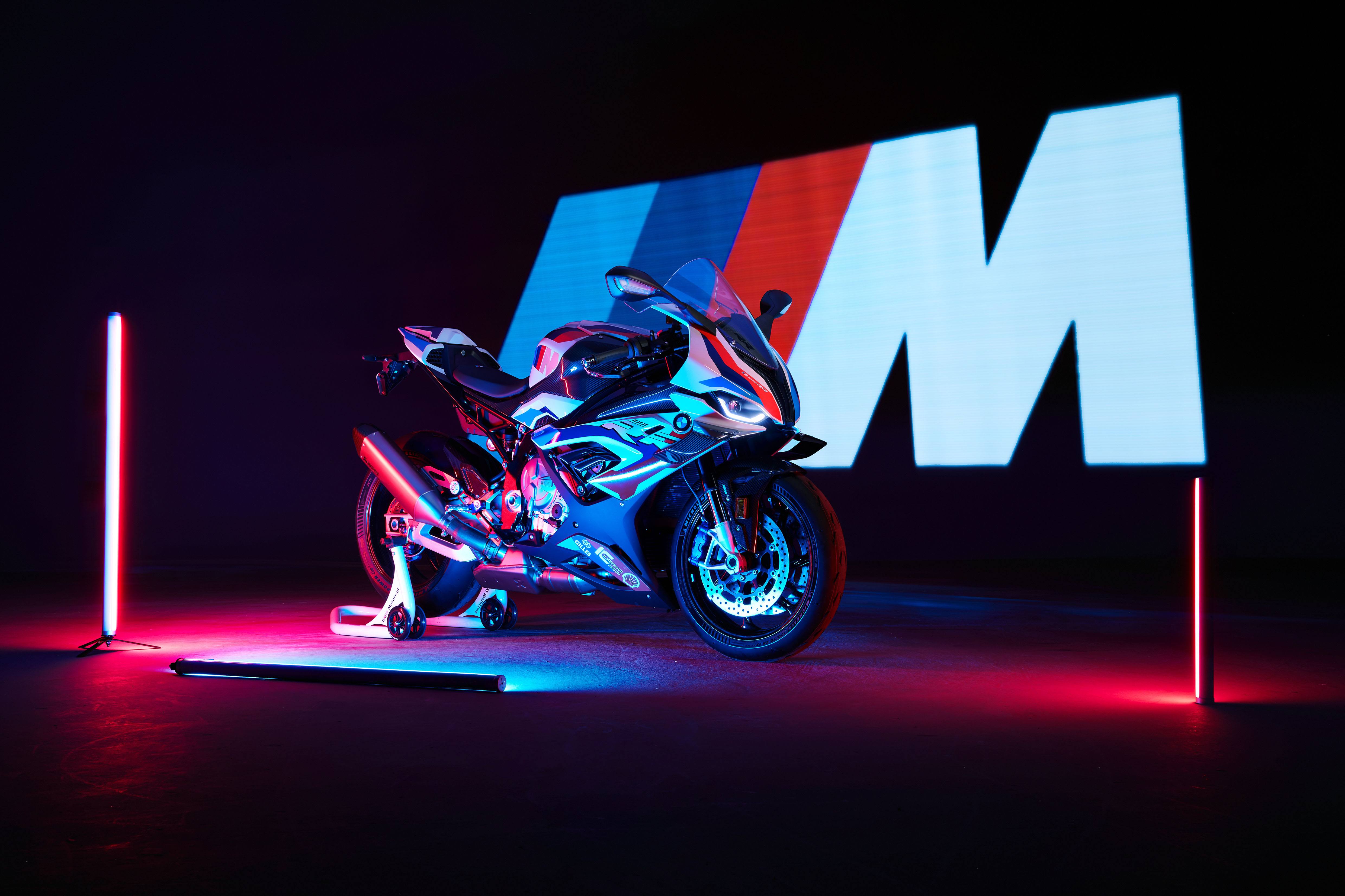 BMW M 1000 RR, Neon, Rennmotorräder, 2021, 5K, Dunkler Hintergrund, Dunkle Ästhetik