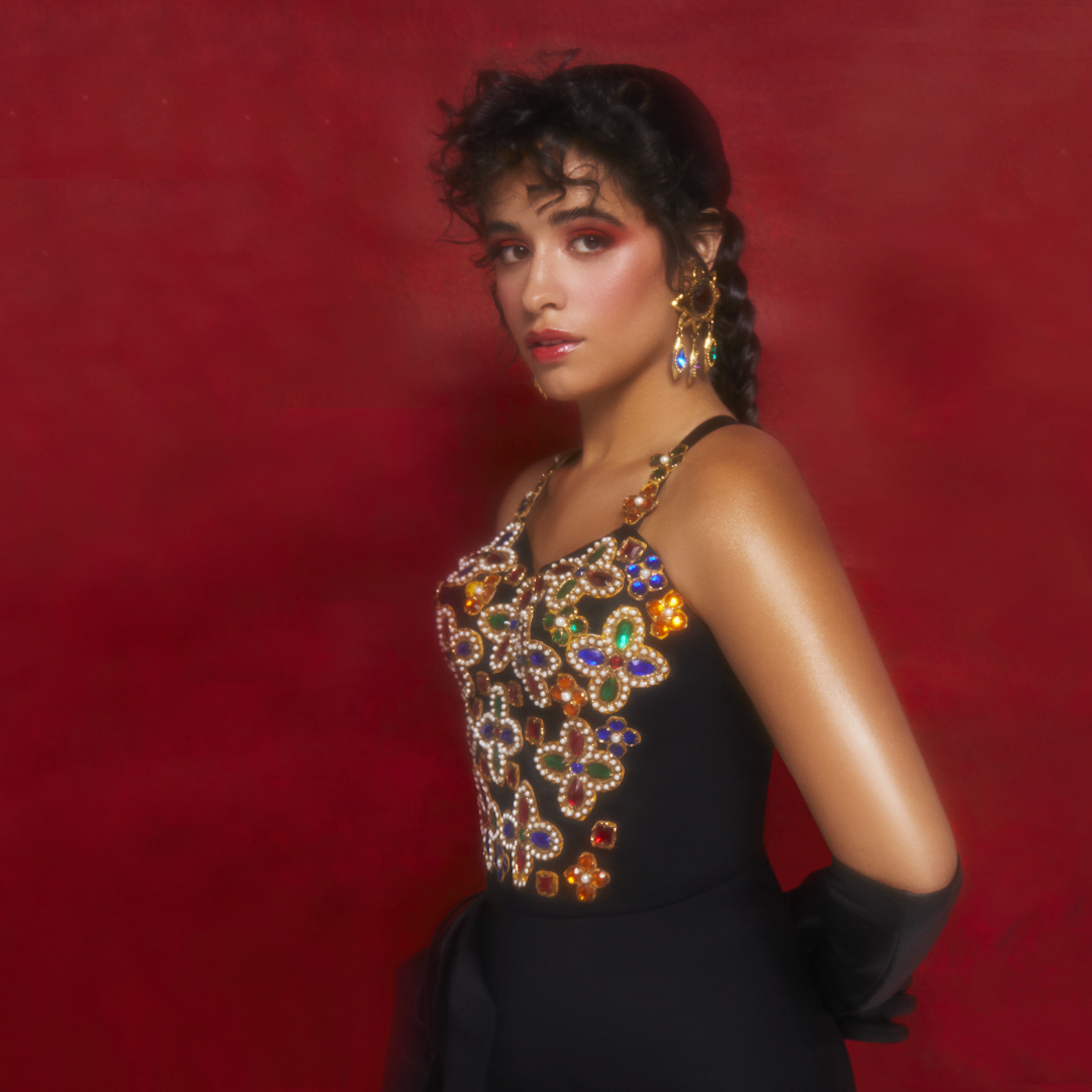 Camila Cabello, amerikanische Sängerin, roter Hintergrund