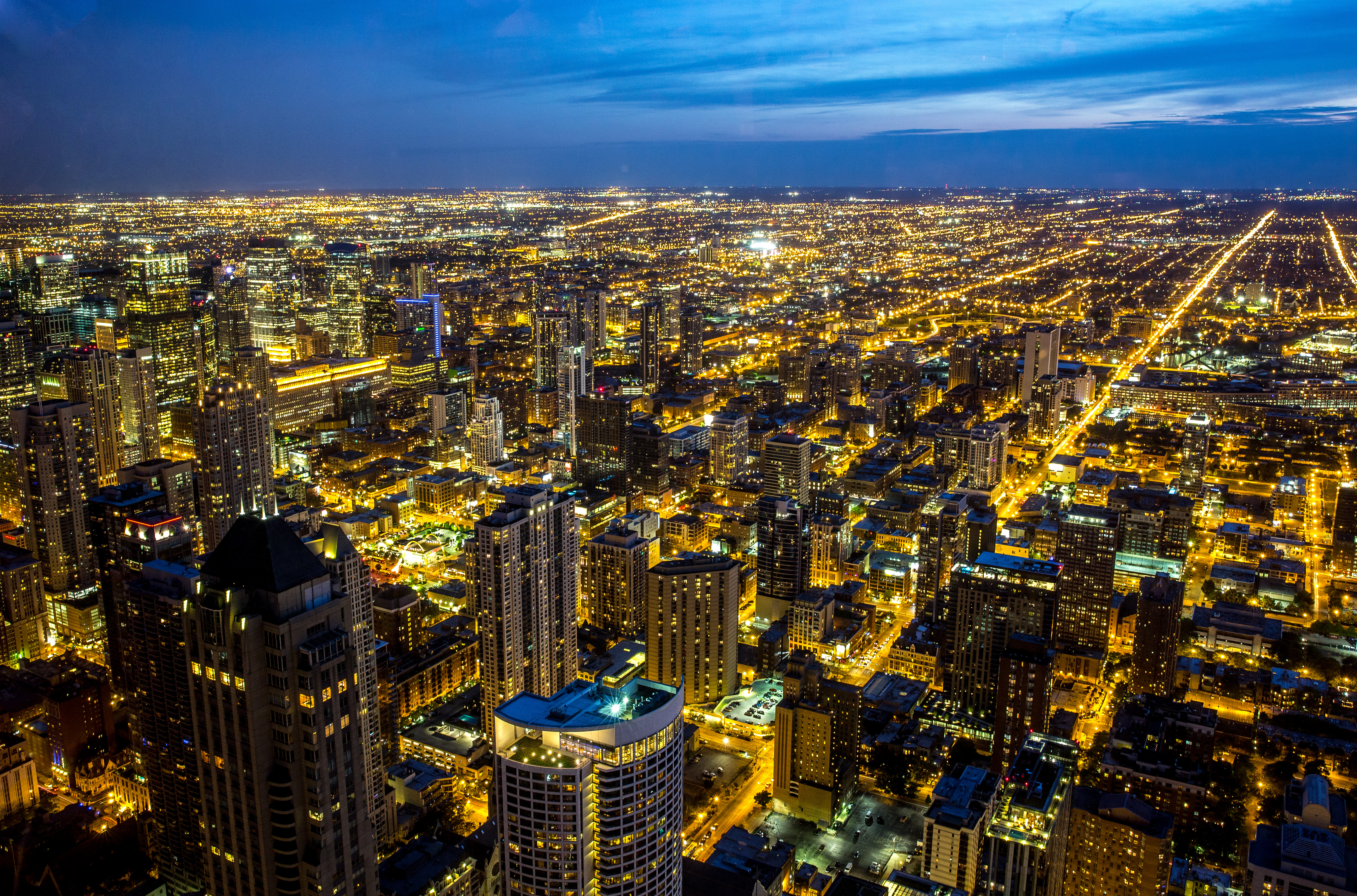 Chicago, Illinois, Stadt-Skyline, Nacht, Stadtansicht, Blauer Himmel, Nachtlichter, Gebäude, Wolkenkratzer, 5K