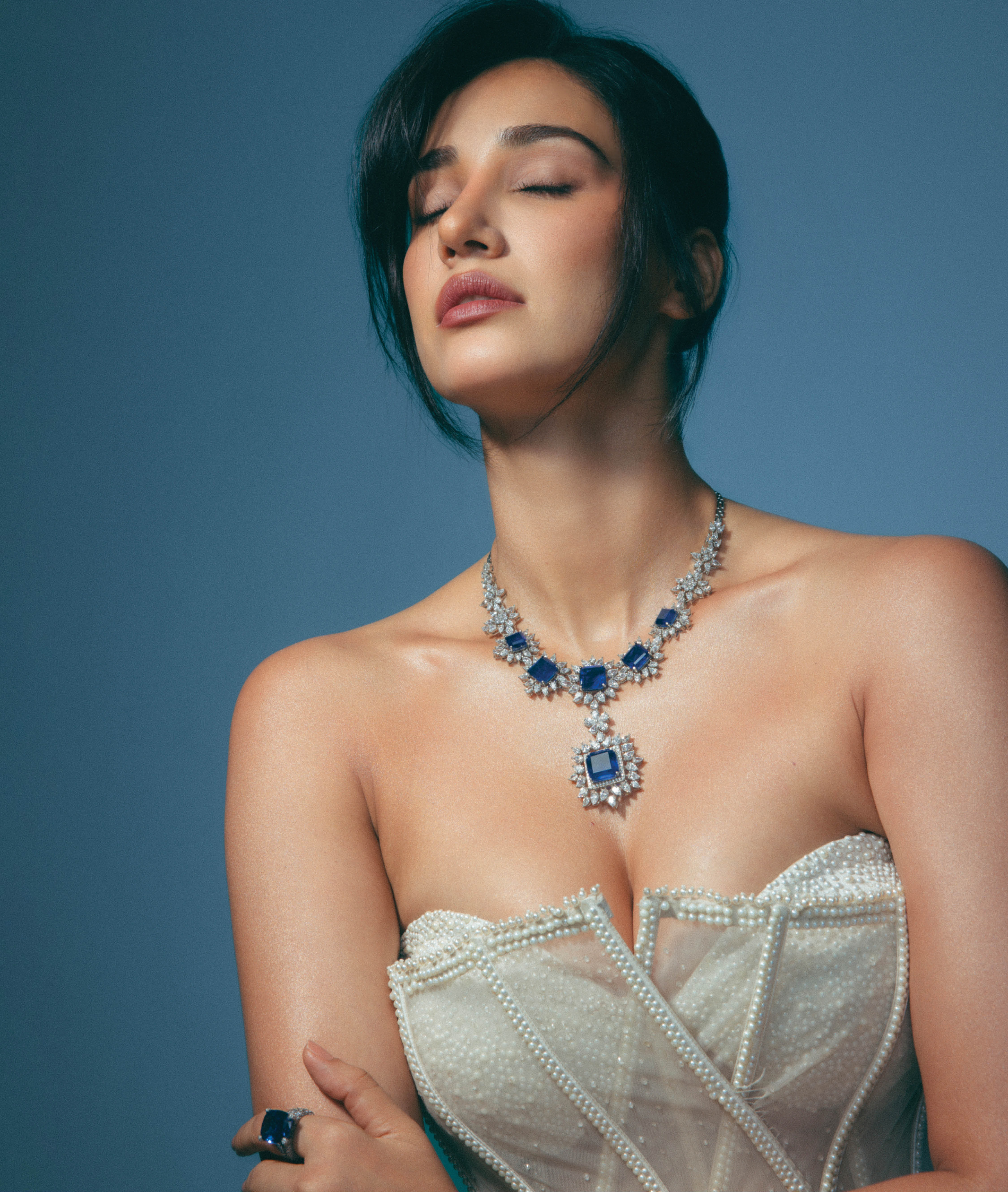 Disha Patani, Halskette, Vertikal, Porträt, Indische Schauspielerin