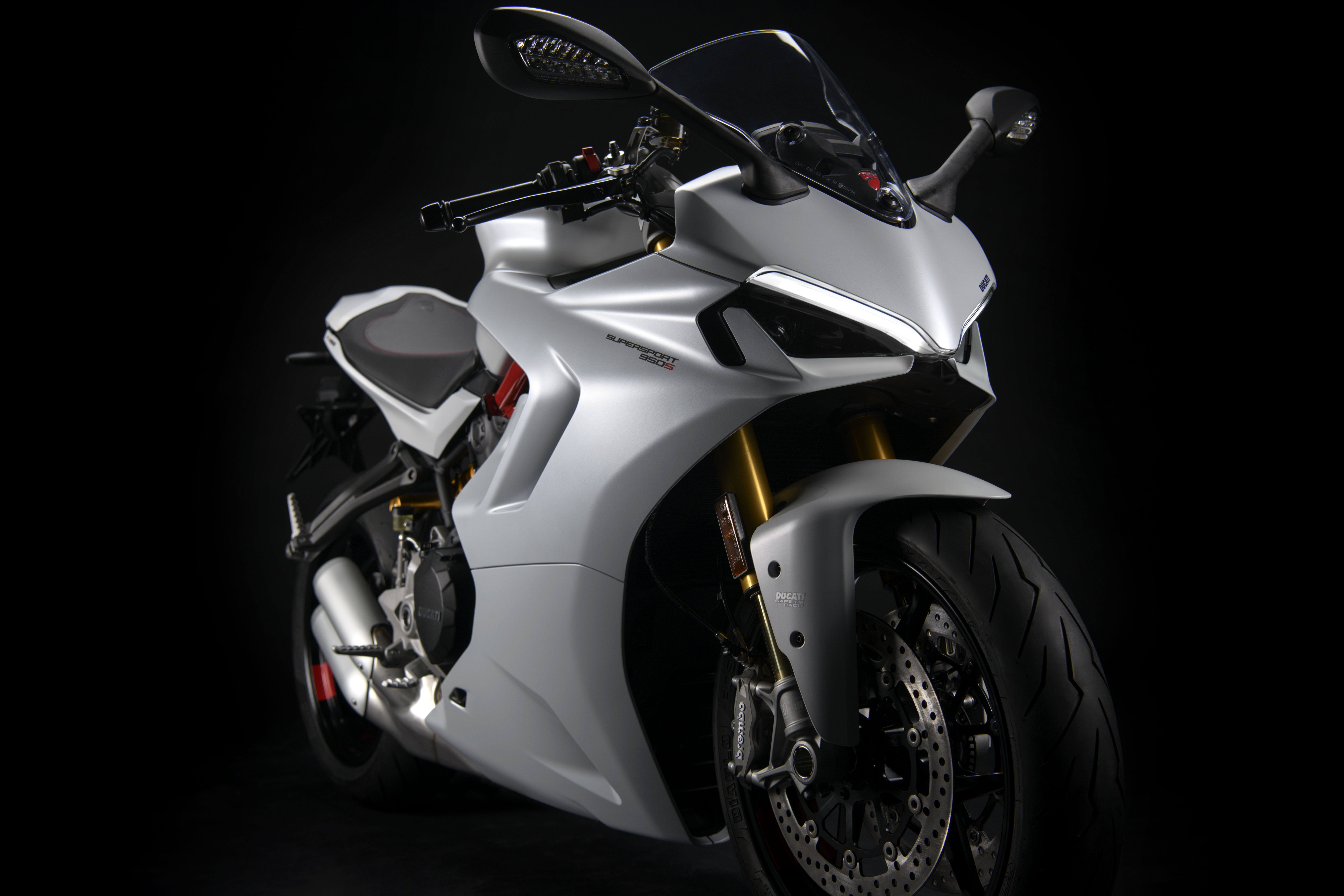 Ducati SuperSport 950, 8K, Sportmotorräder, Schwarzer Hintergrund, 2021, 5K