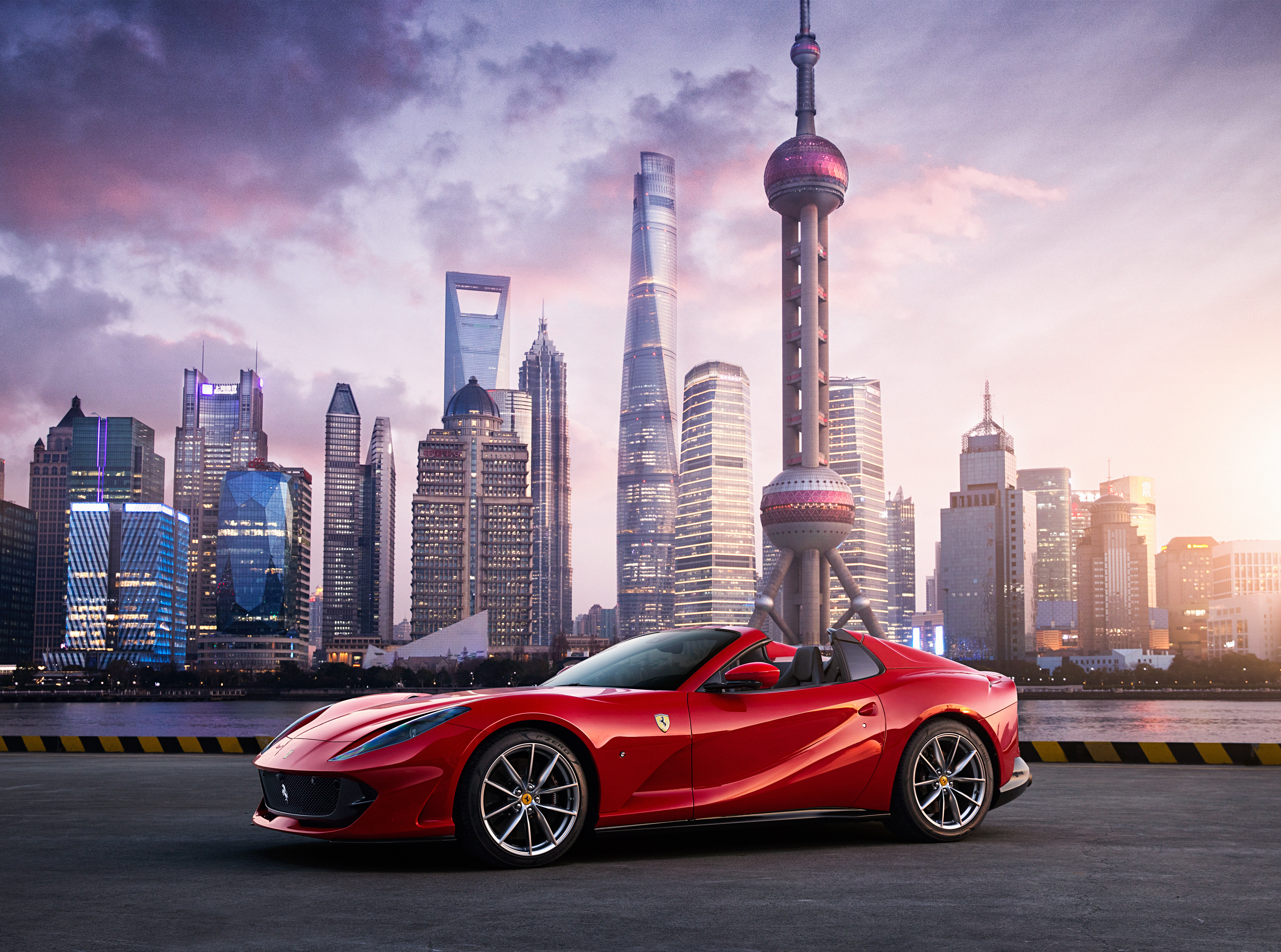 Ferrari 812 GTS, Shanghai, Rote Autos, Stadtbild, Wolkenkratzer, 5K