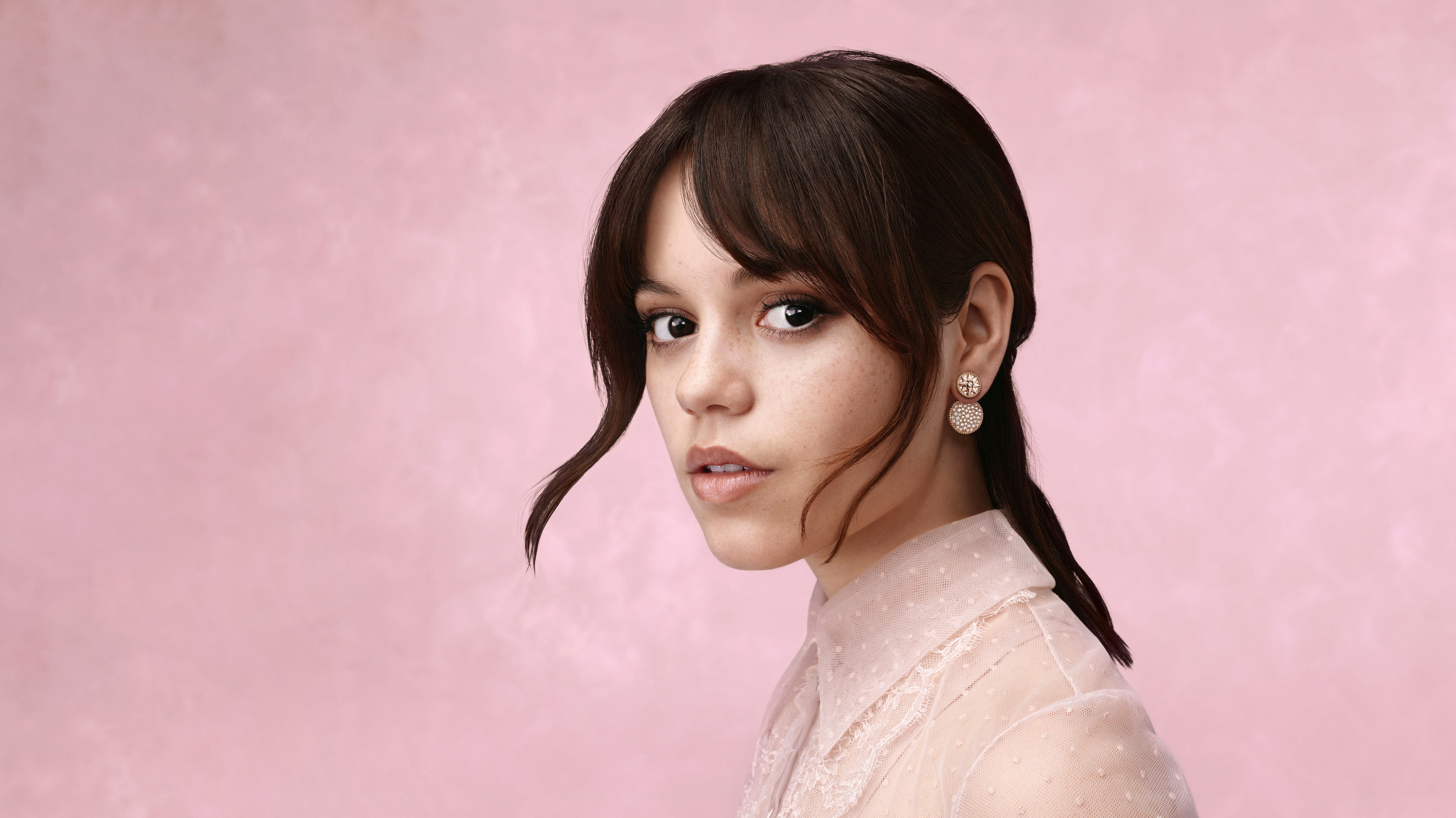 Jenna Ortega, 2023, Rosa Hintergrund, 5K, 8K