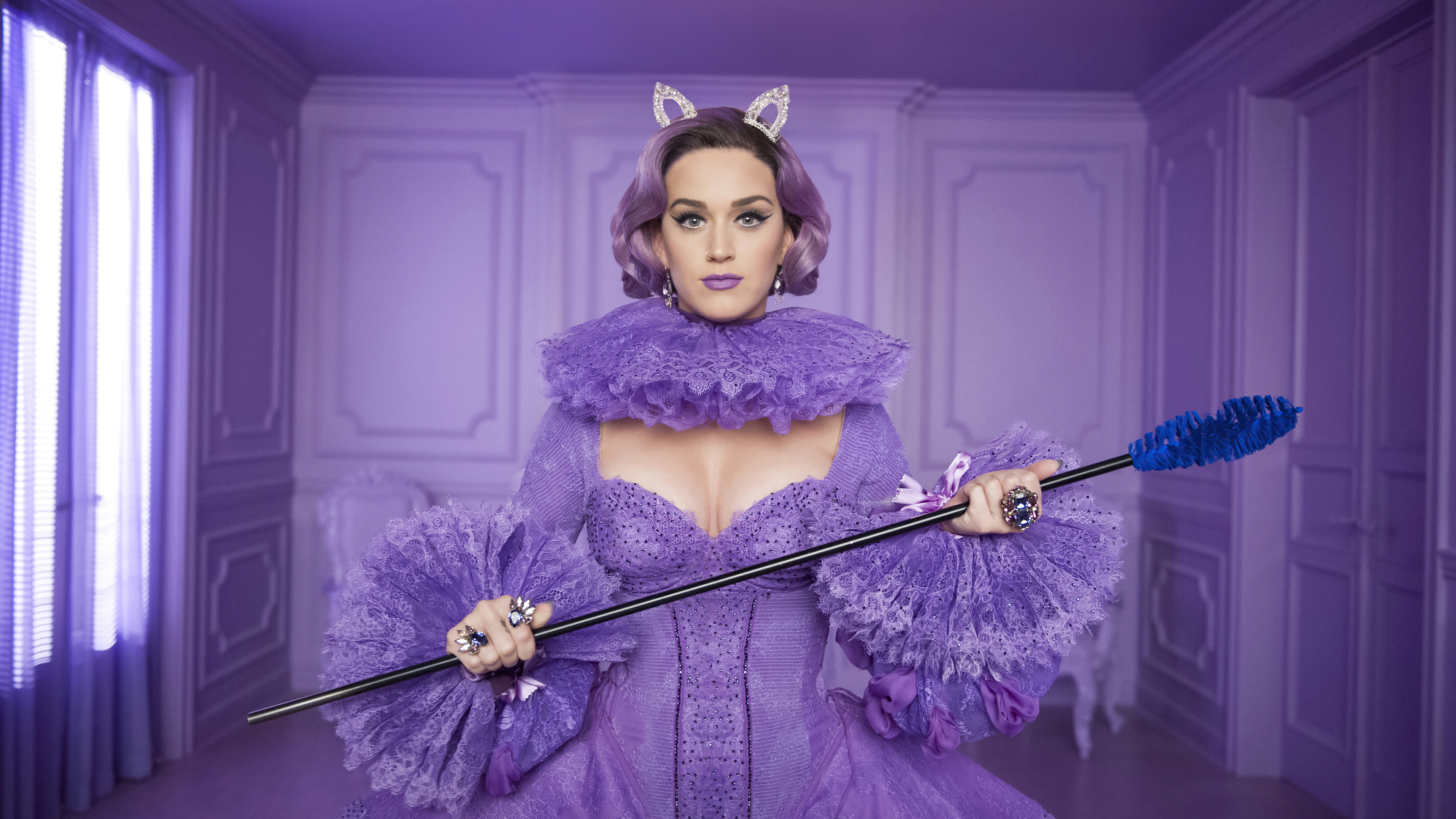 Katy Perry, Lila Outfit, amerikanische Sängerin, Lila Hintergrund