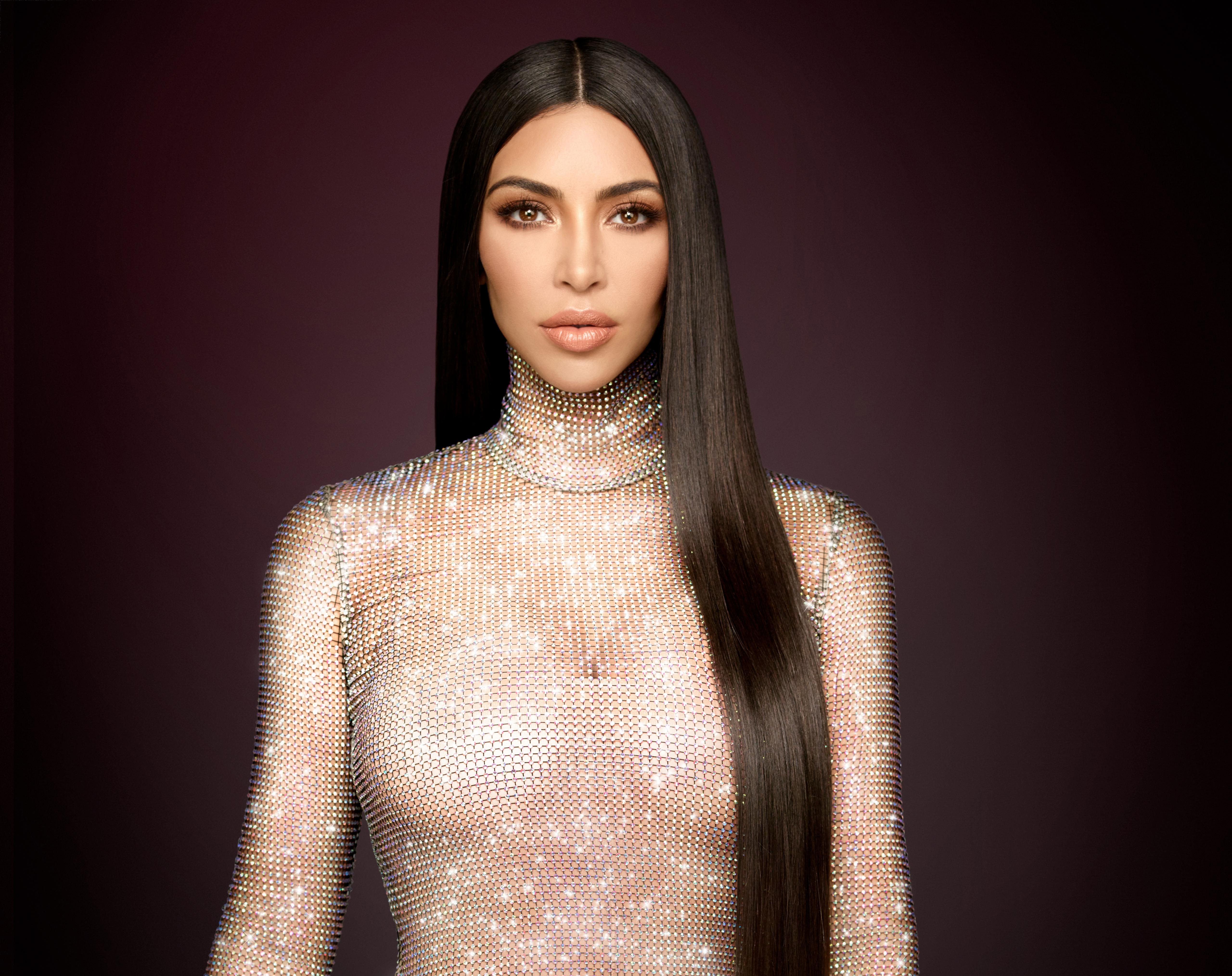 Kim Kardashian, Glitzer, Brauner Hintergrund, 5K