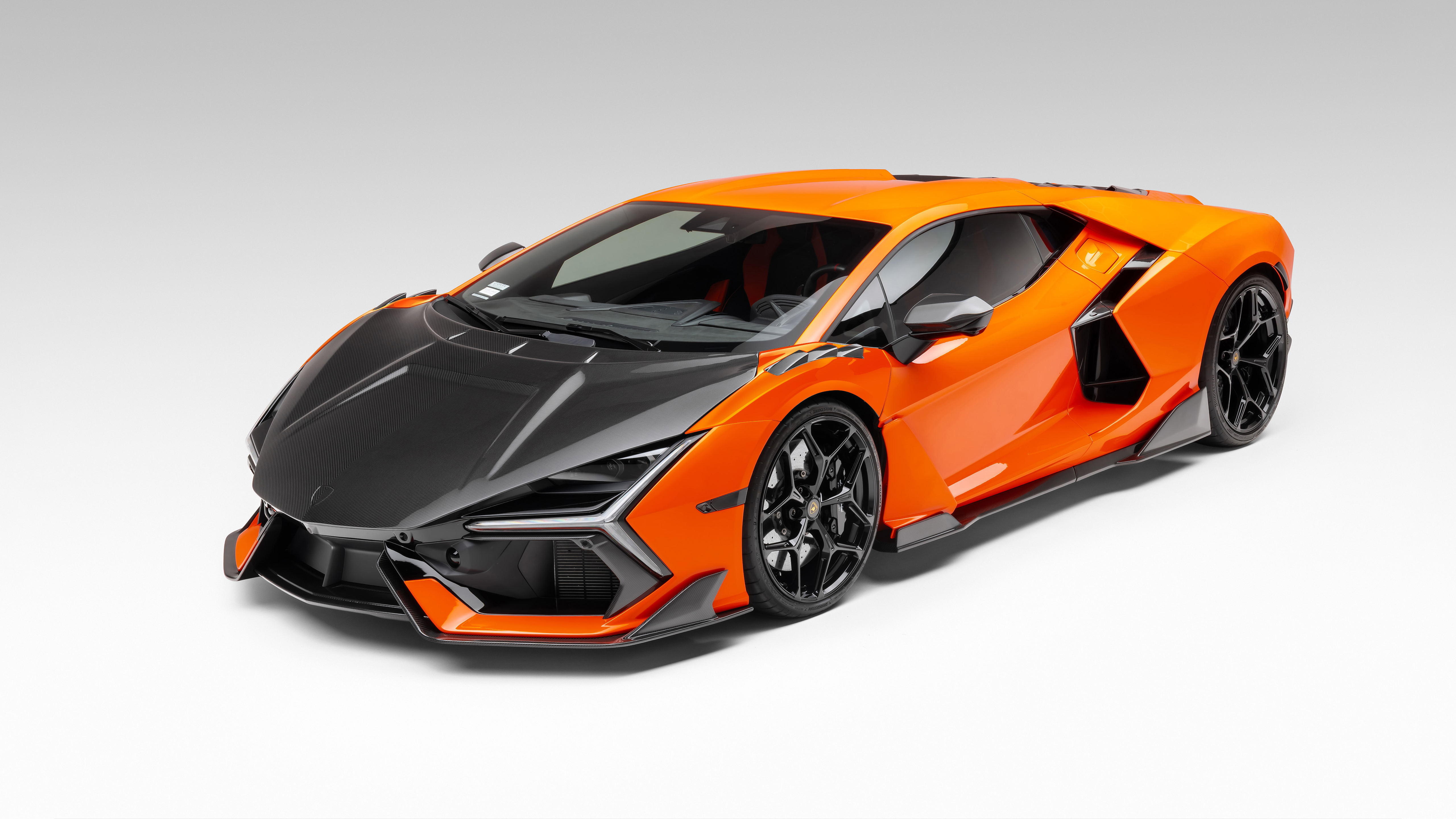 Lamborghini Revuelto, Kohlefaser, 5K, Weißer Hintergrund