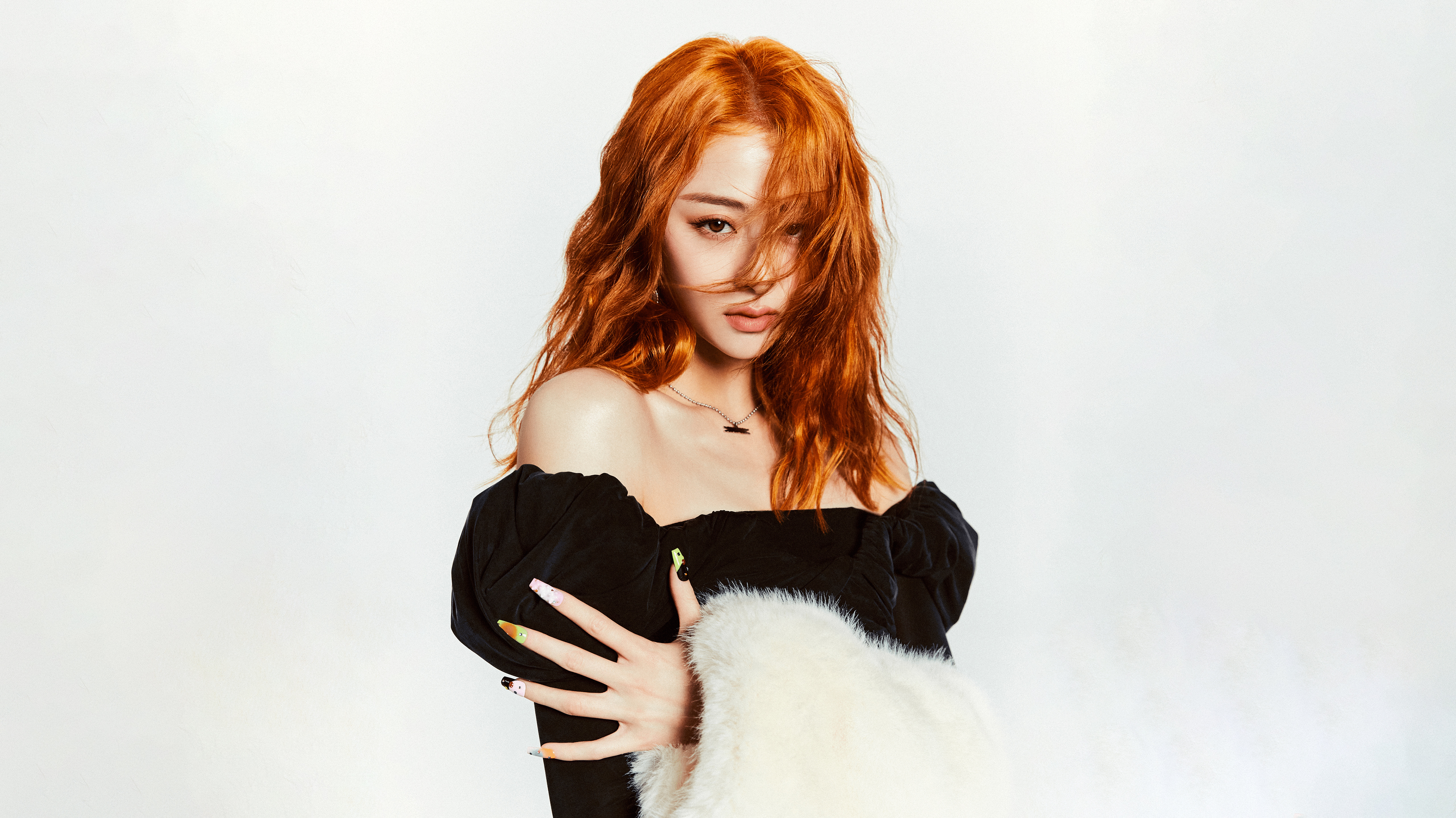 Le Sserafim, Huh Yunjin, K-Pop-Sängerin, Südkoreanische Sängerin, 5K, Weißer Hintergrund