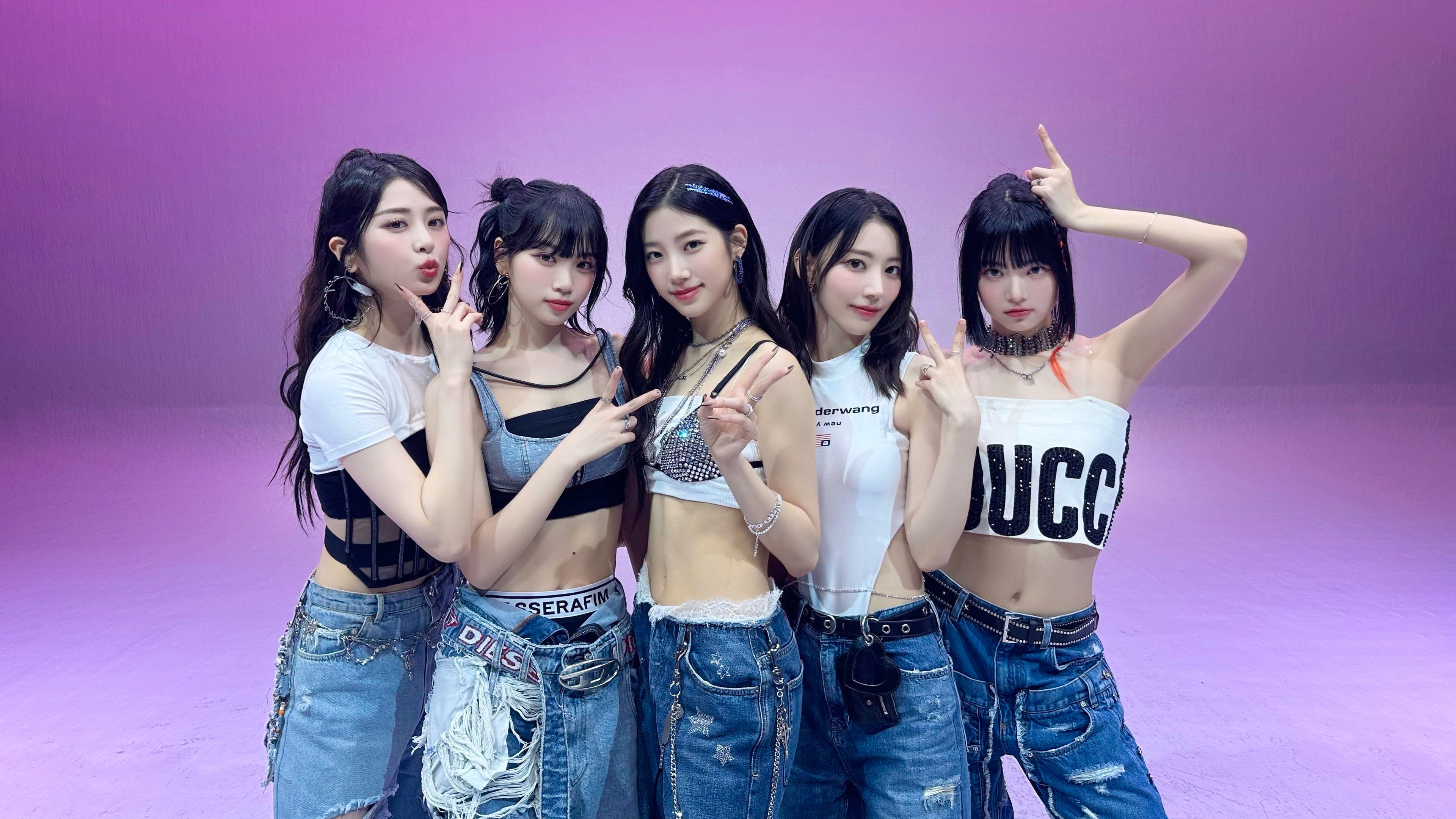 Le Sserafim, K-Pop-Sänger, Kim Chaewon, Sakura Miyawaki, Huh Yunjin, Kazuha, Hong Eunchae, Koreanische Sänger, Girlgroup, Violetter Hintergrund