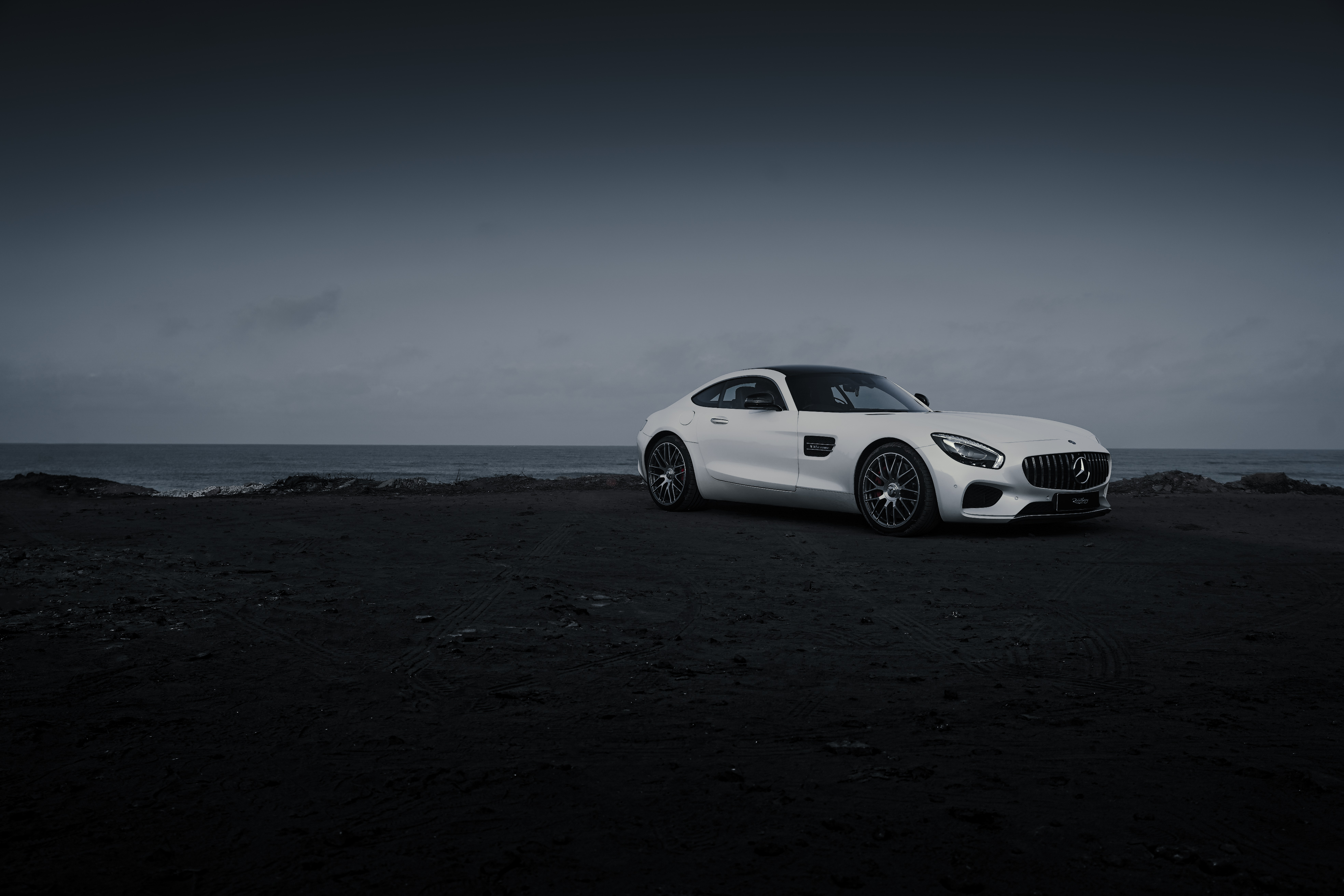 Mercedes-AMG GT, Dunkle Ästhetik, Abend