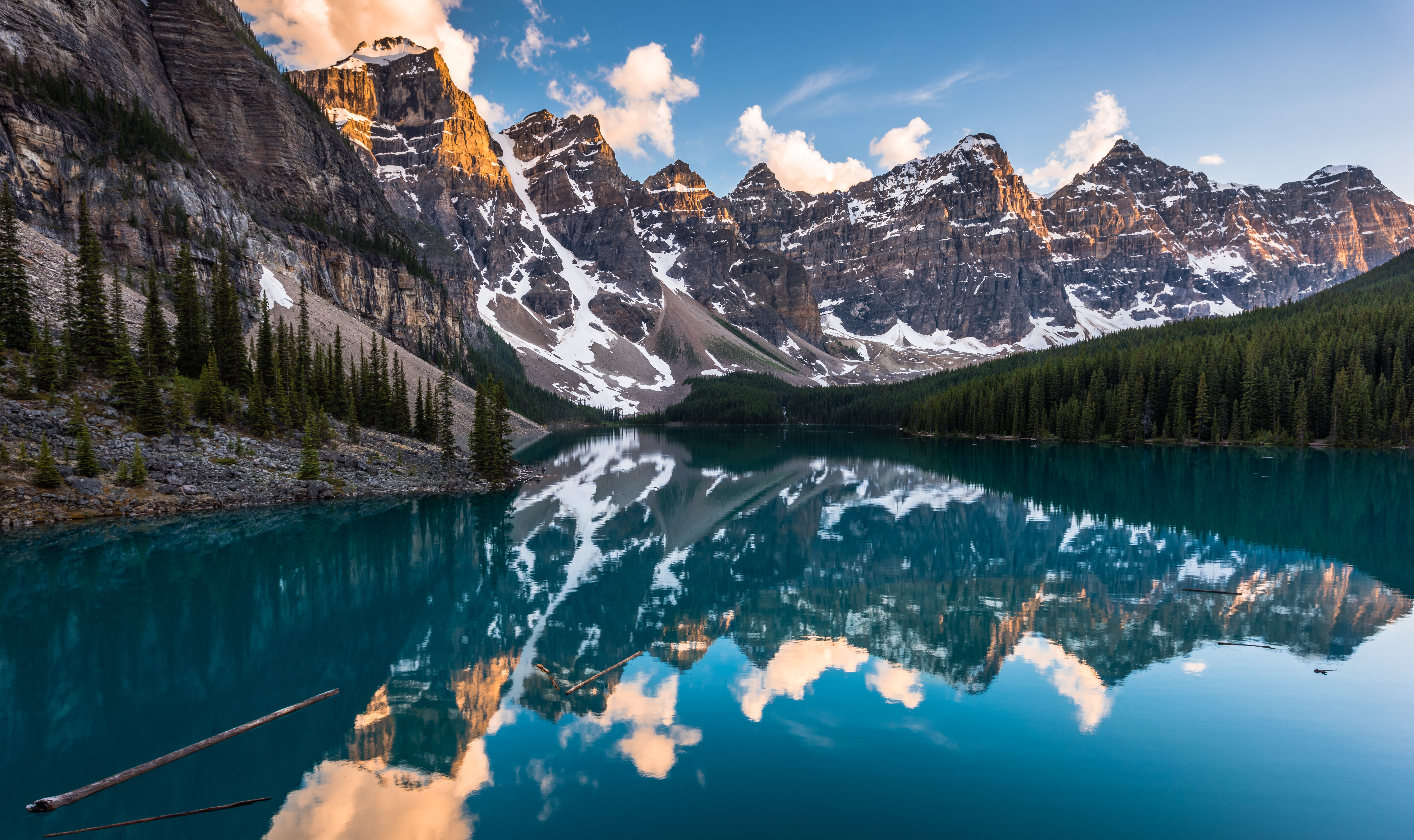 Moraine Lake, 8K, Kanada, Spiegelung, Sonnenuntergang, Wasser, Landschaft, Berggipfel, Schnee, Malerisch, Wolken, 5K