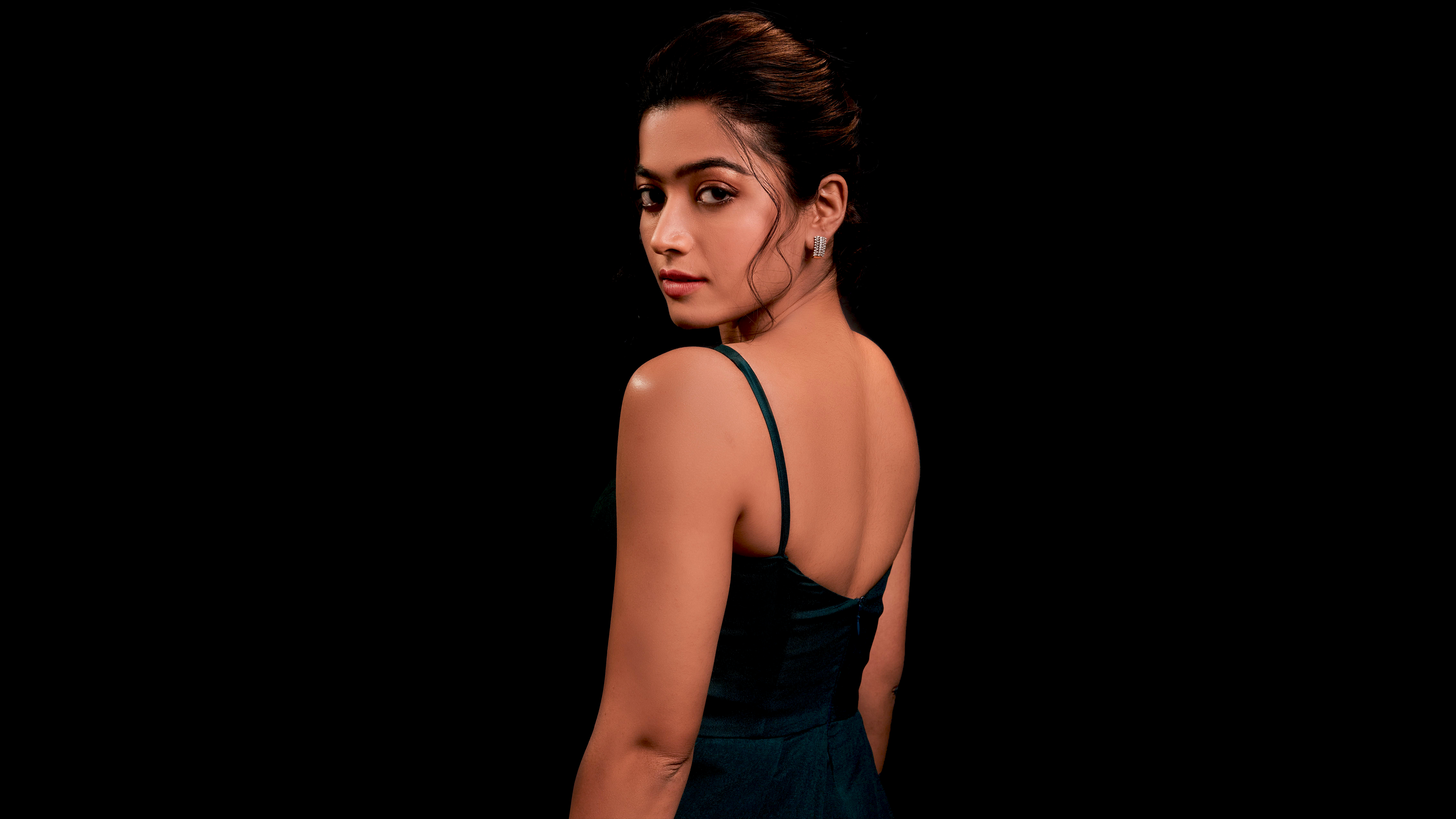 Rashmika Mandanna, Telugu-Schauspielerin, indische Schauspielerin, schwarzer Hintergrund, 5K, 8K