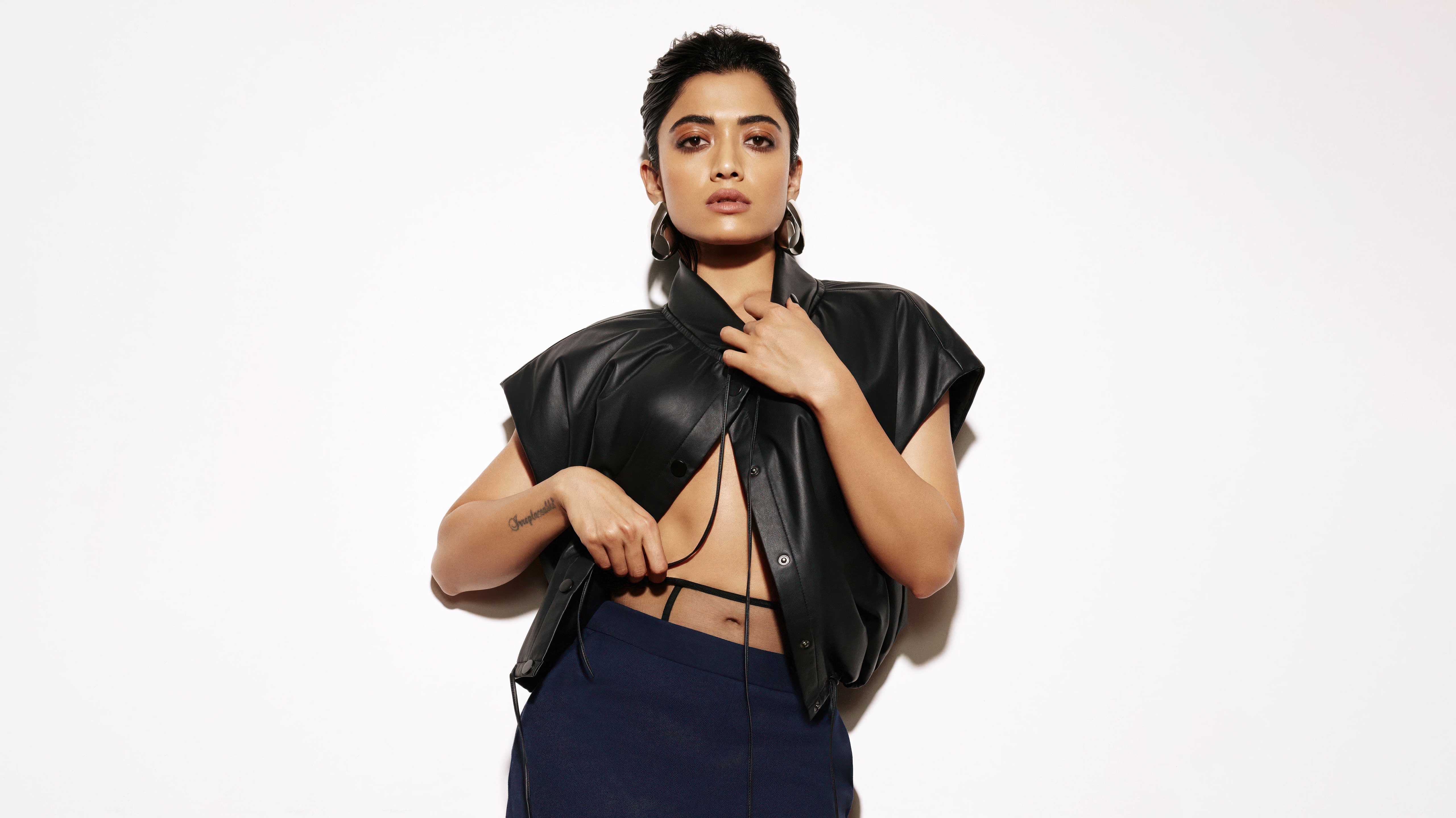 Rashmika Mandanna, weißer Hintergrund, indische Schauspielerin, 5K