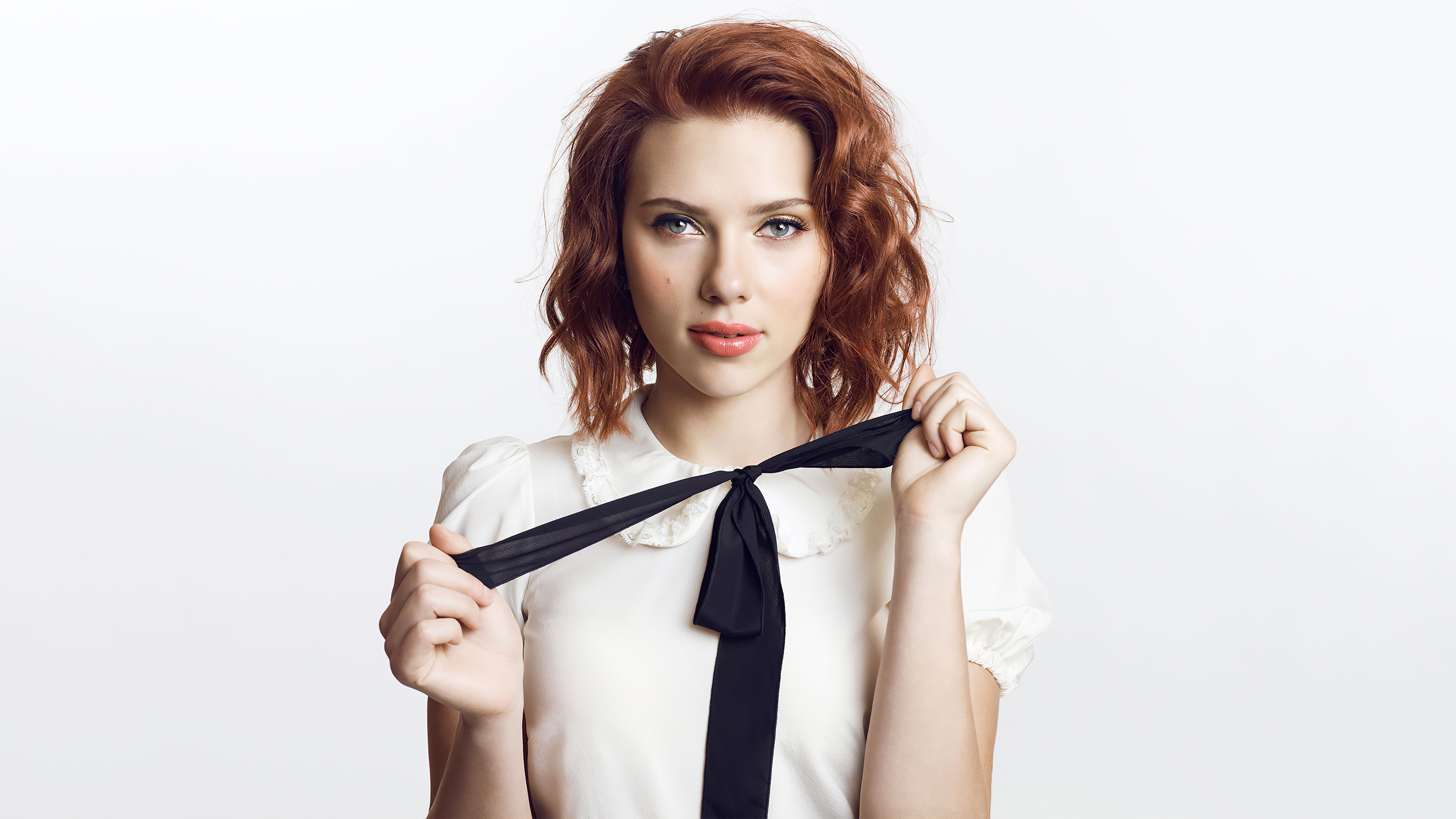 Scarlett Johansson, weißer Hintergrund, amerikanische Schauspielerin