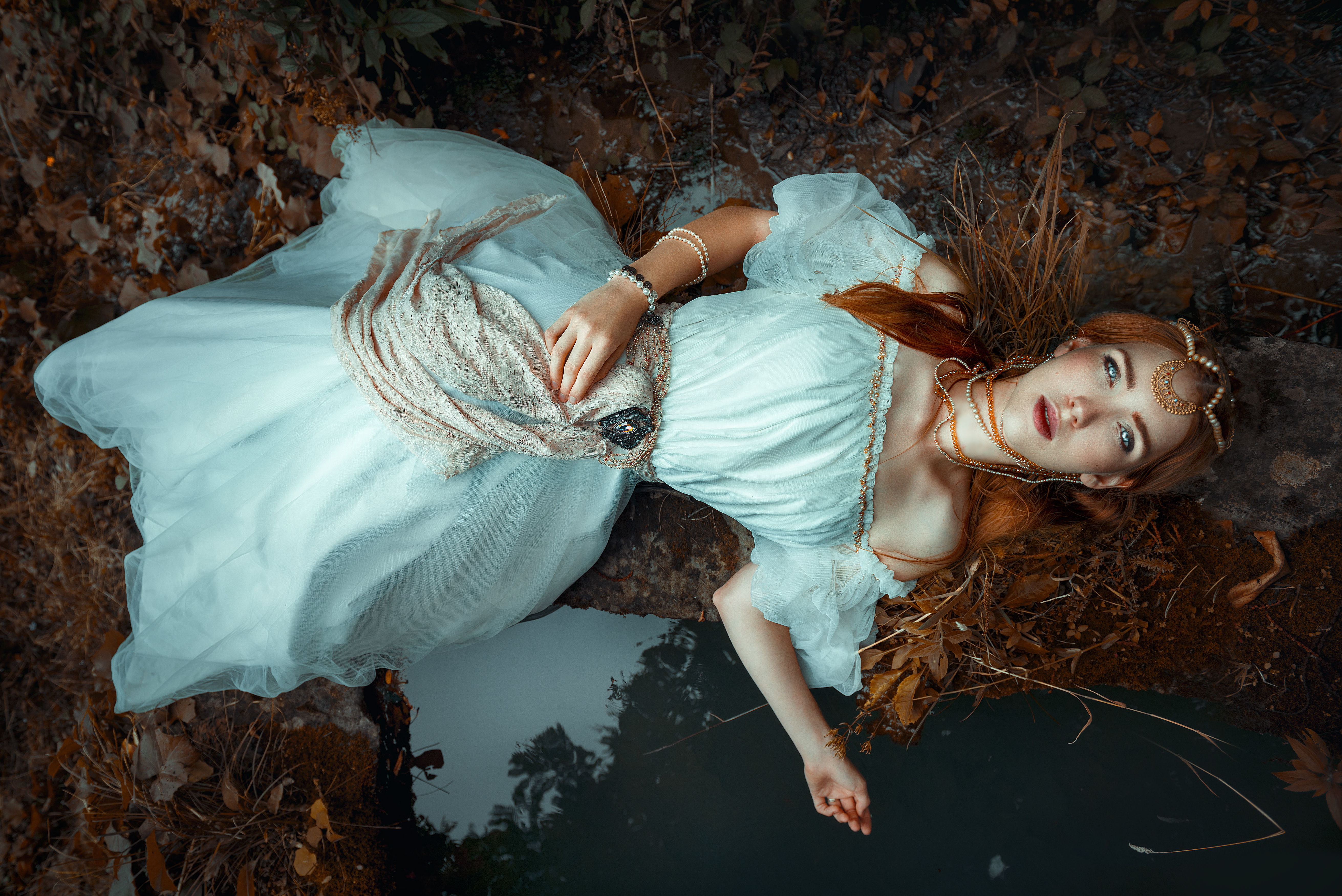 schönes Mädchen, Luftaufnahme, surreal, 5K